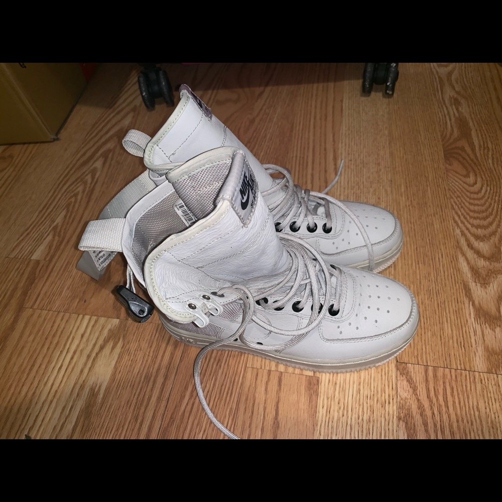 Special field Air Force 1s